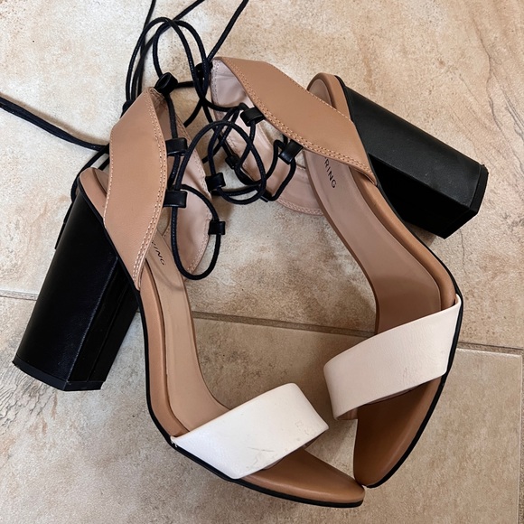 Lace up neutral heels size 8 - Picture 1 of 6